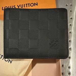 Brand new totally unused black men’s LV black infini leather wallet.